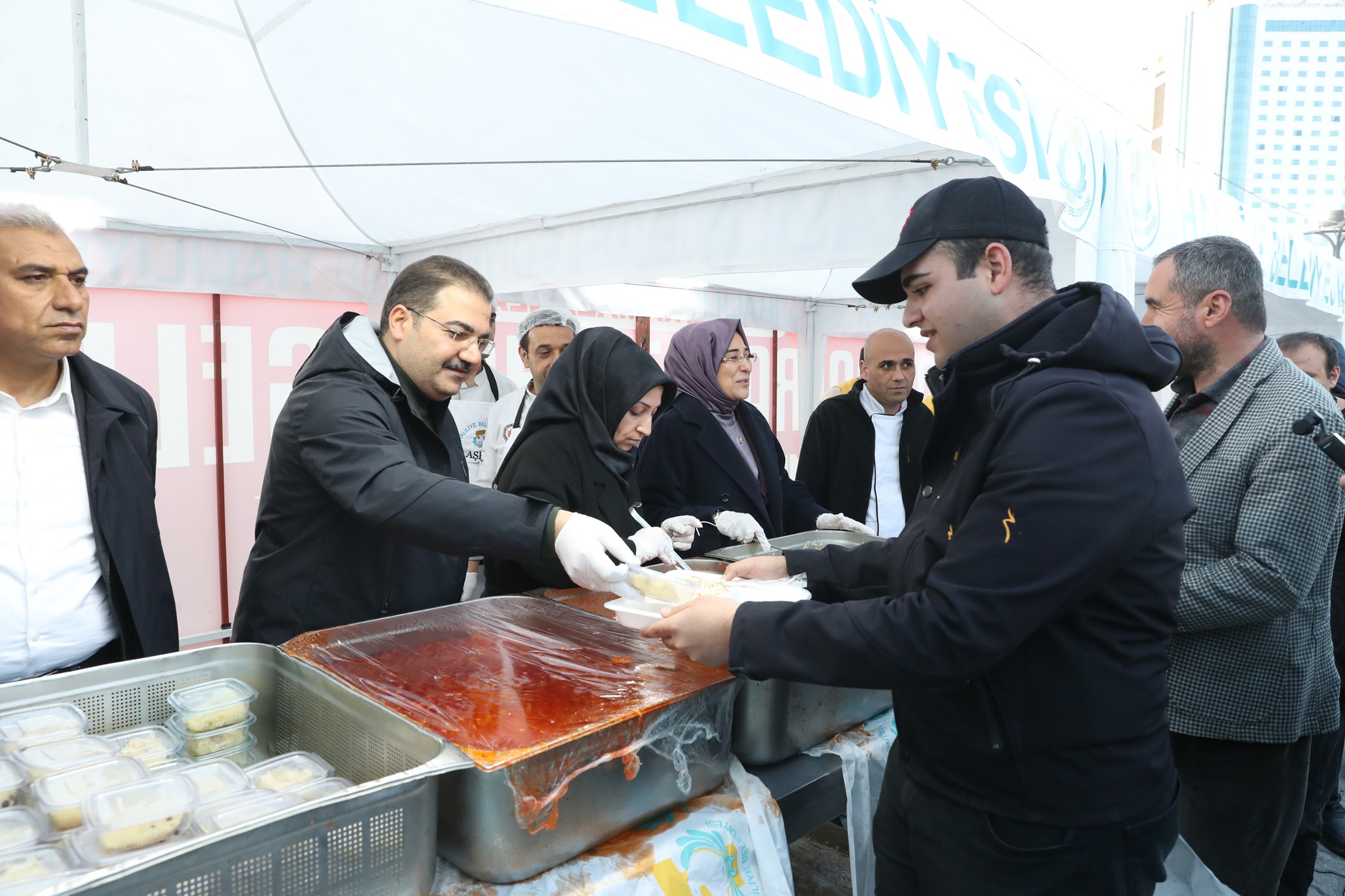 BAŞKAN CANPOLAT VE VEKİL YAZMACI, İFTAR SOFRASINDA VATANDAŞLARLA BULUŞTU