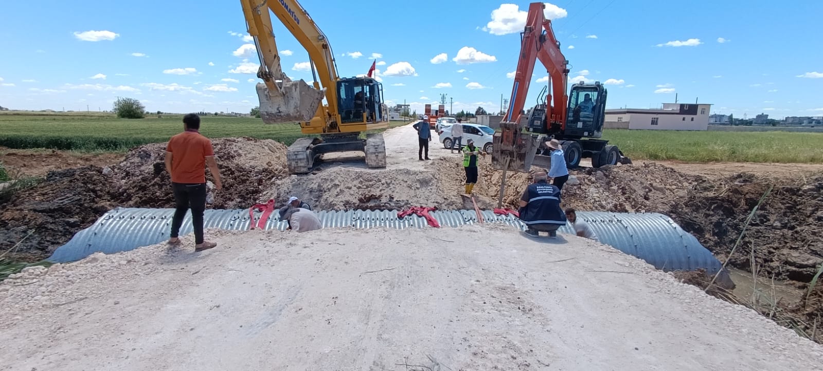 ŞANLIURFA’DA KIRSAL YOL SEFERBERLİĞİ SÜRÜYOR