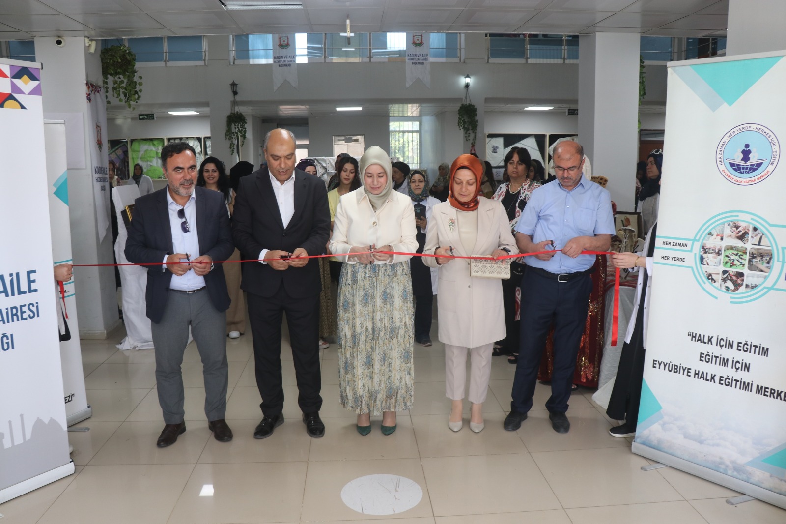 BÜYÜKŞEHİR BELEDİYESİ’NDE ‘HAYAT BOYU ÖĞRENME HAFTASI’ SERGİSİ AÇILDI