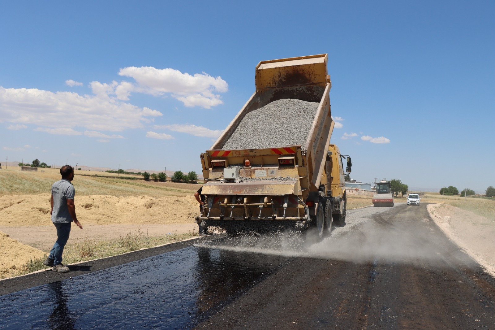 BÜYÜKŞEHİR, EYYÜBİYE KIRSALINDA YOL STANDARTLARINI YÜKSELTİYOR