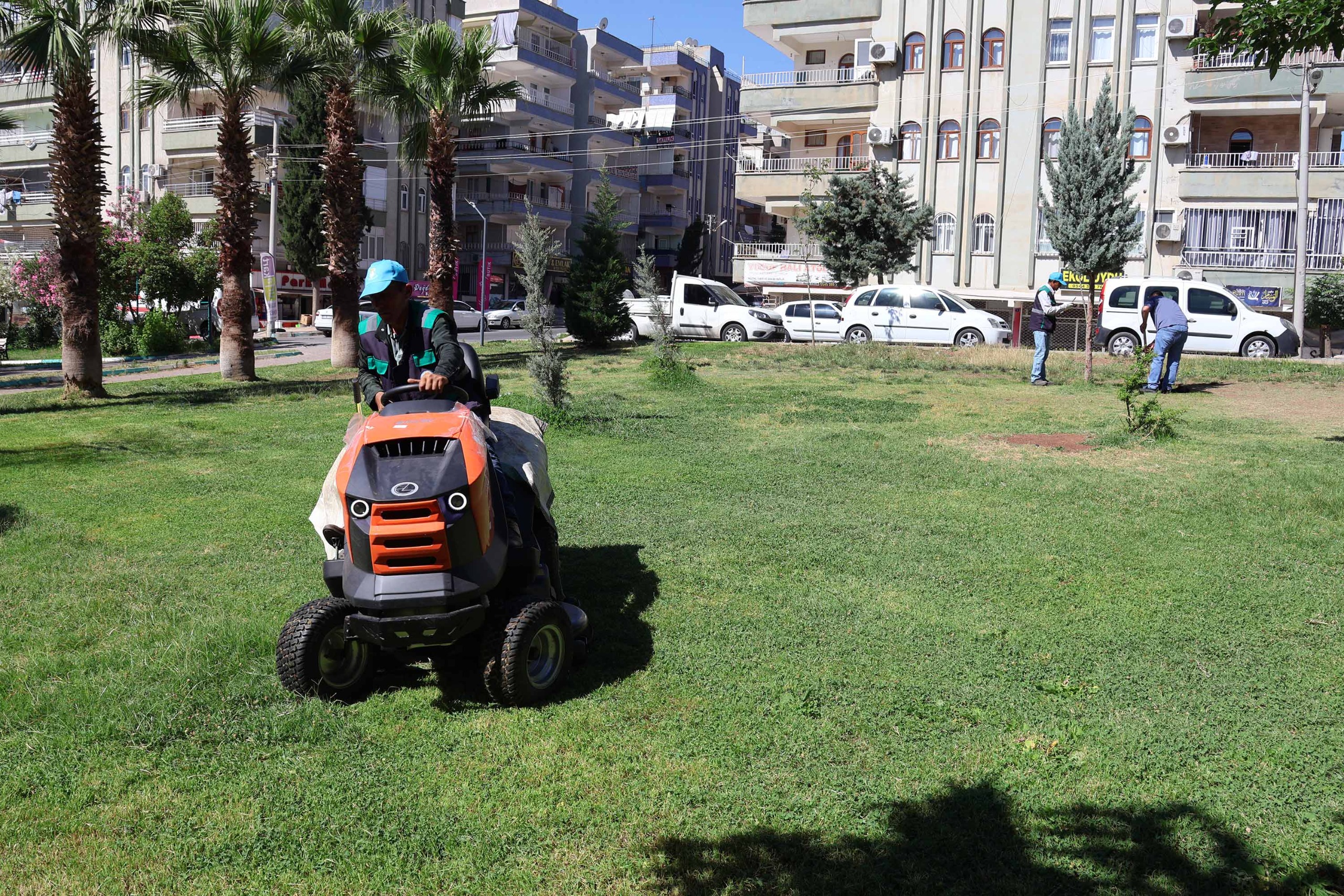 HALİLİYE’DE PARKLAR YENİLENİYOR, YEŞİL ALANLAR MODERNLEŞİYOR