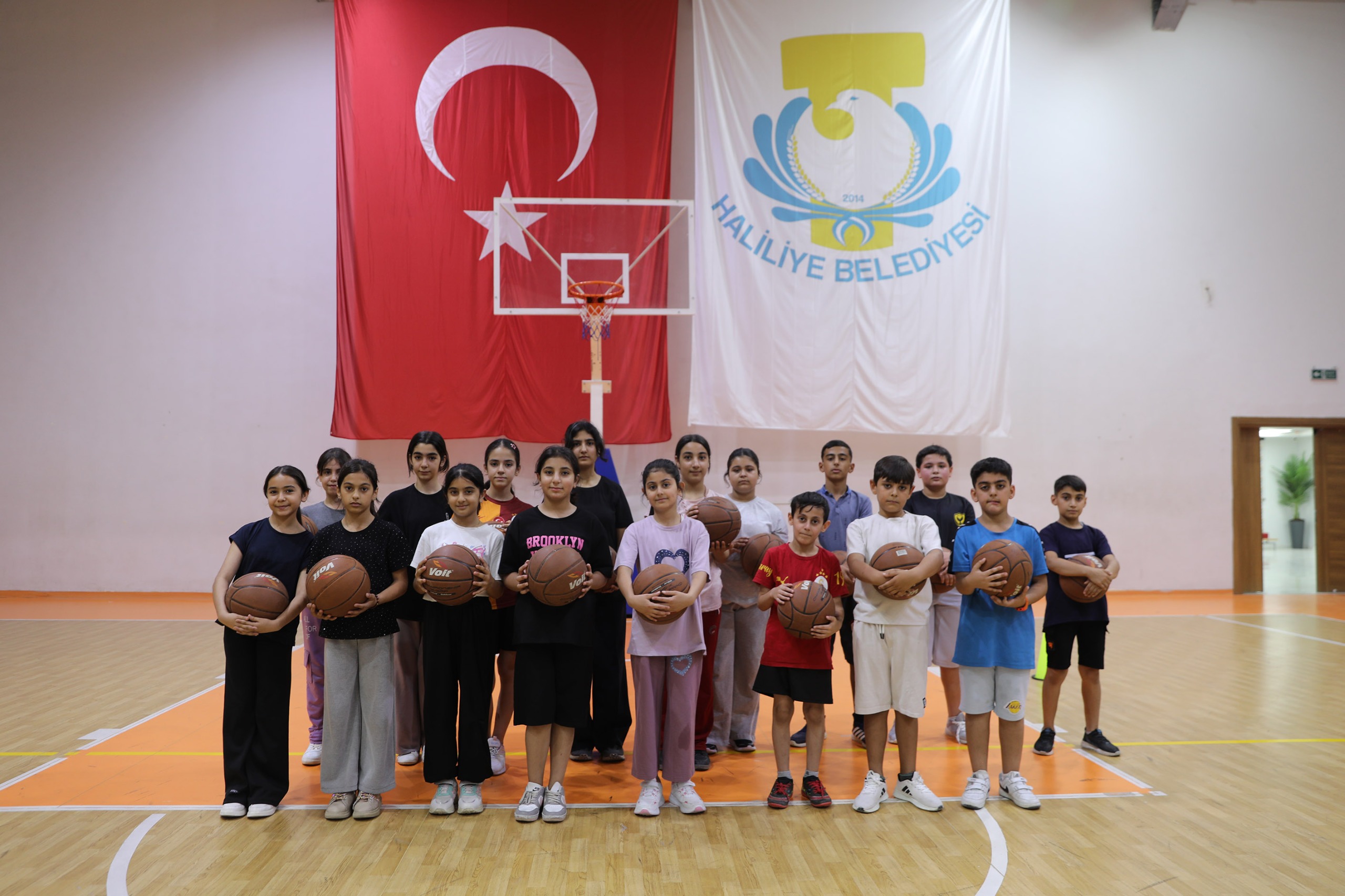 HALİLİYE BELEDİYESİ GELECEĞİN BASKETBOLCULARINI YETİŞTİRİYOR