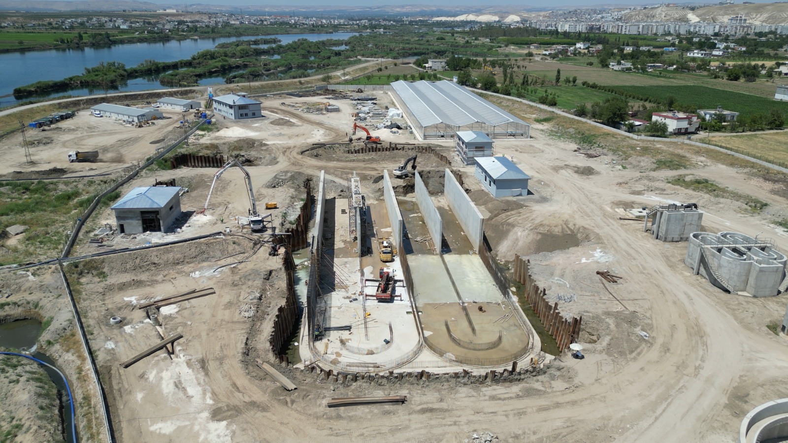 Birecik’teki dev tesiste çalışmalar sürüyor 