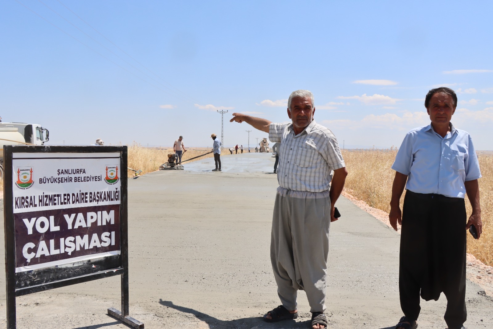 ÜÇ İLÇEYİ BİRBİRİNE BAĞLAYAN 17 KİLOMETRELİK GÜZERGÂHTA BETON YOL ÇALIŞMALARI SÜRÜYOR