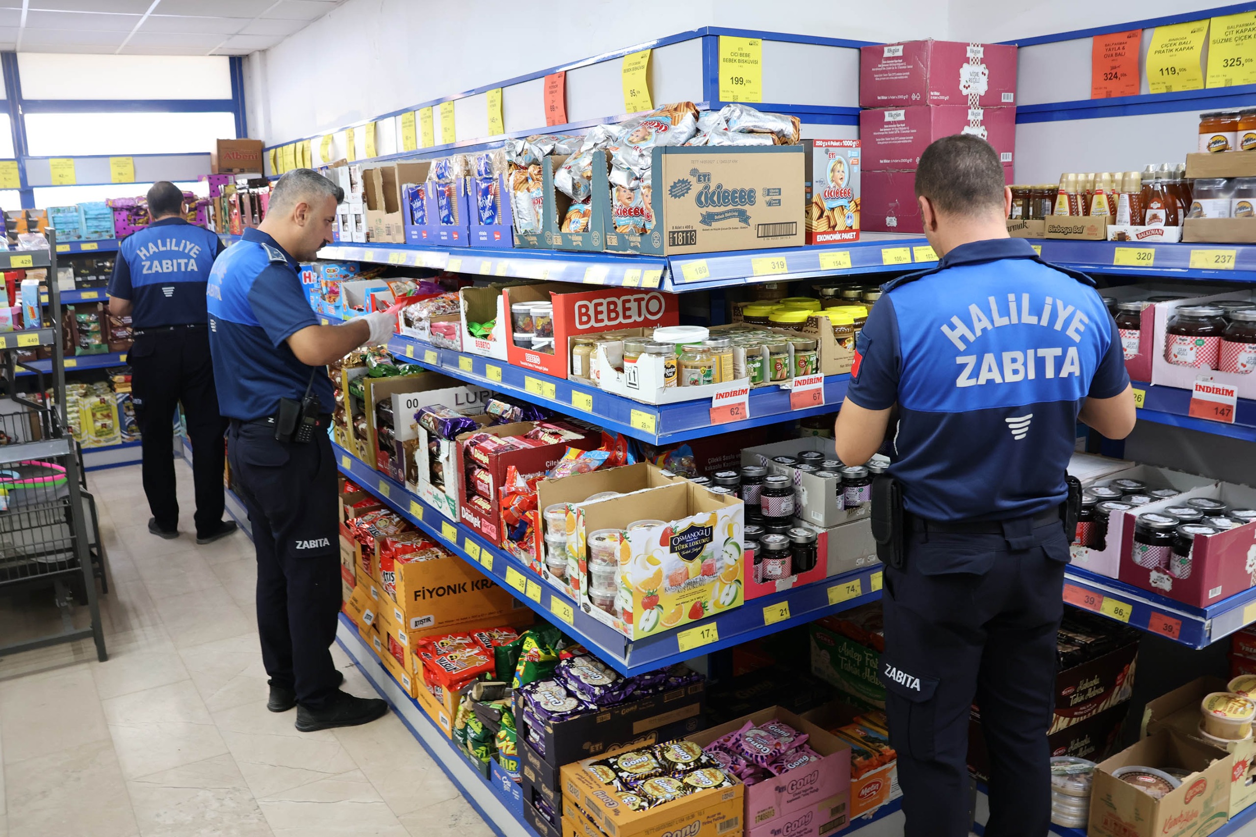 HALİLİYE ZABITASINDAN MARKETLERE SIKI DENETİM