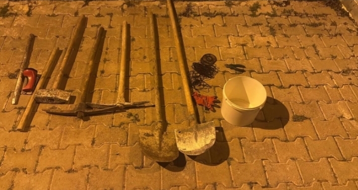 Şanlıurfa’da kaçak kazıya suçüstü: 5 şüpheli yakalandı!
