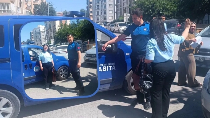 Haliliye zabıtası YKS’ye geç kalan öğrencinin imdadına yetişti