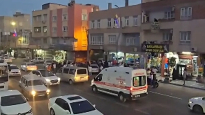 Şanlıurfa’da kontrolden çıktı! Park halindeki araçlara çarptı
