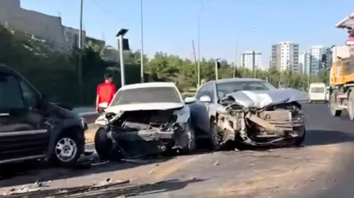 Şanlıurfa'da Evren Sanayi Sitesi yolunda zincirleme kaza!