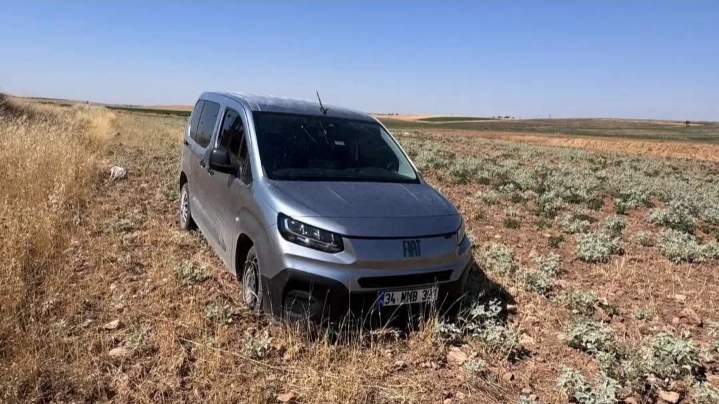 Harran'da kontrolden çıkan otomobil tarlaya uçtu! 