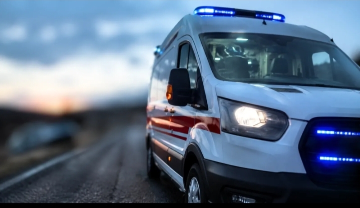 Siverek-Viranşehir yolunda otomobil şarampole devrildi: 4 yaralı