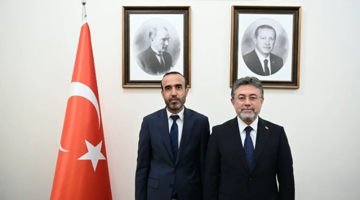 Bakan Yumaklı'dan Şanlıurfa çiftçisine kritik söz: Sulama birlikleri tek çatı altında, sabit fiyat dönemi başlıyor!
