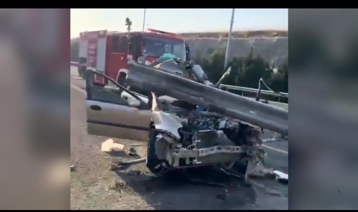 Şanlıurfa'da feci kaza: Bariyerlere çarpan otomobilde 1 kişi hayatını kaybetti