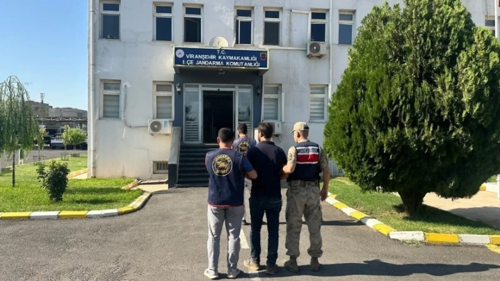 14 yıldır aranıyordu! Viranşehir’de JASAT tarafından yakalandı!