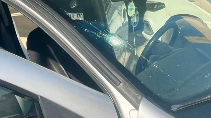 Şanlıurfa’da yorgun mermi vakası! Otomobile isabet etti