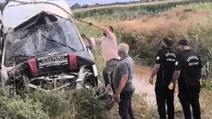 Akçakale’de işçileri taşıyan minibüs sulama kanalına uçtu: Çok sayıda yaralı var!