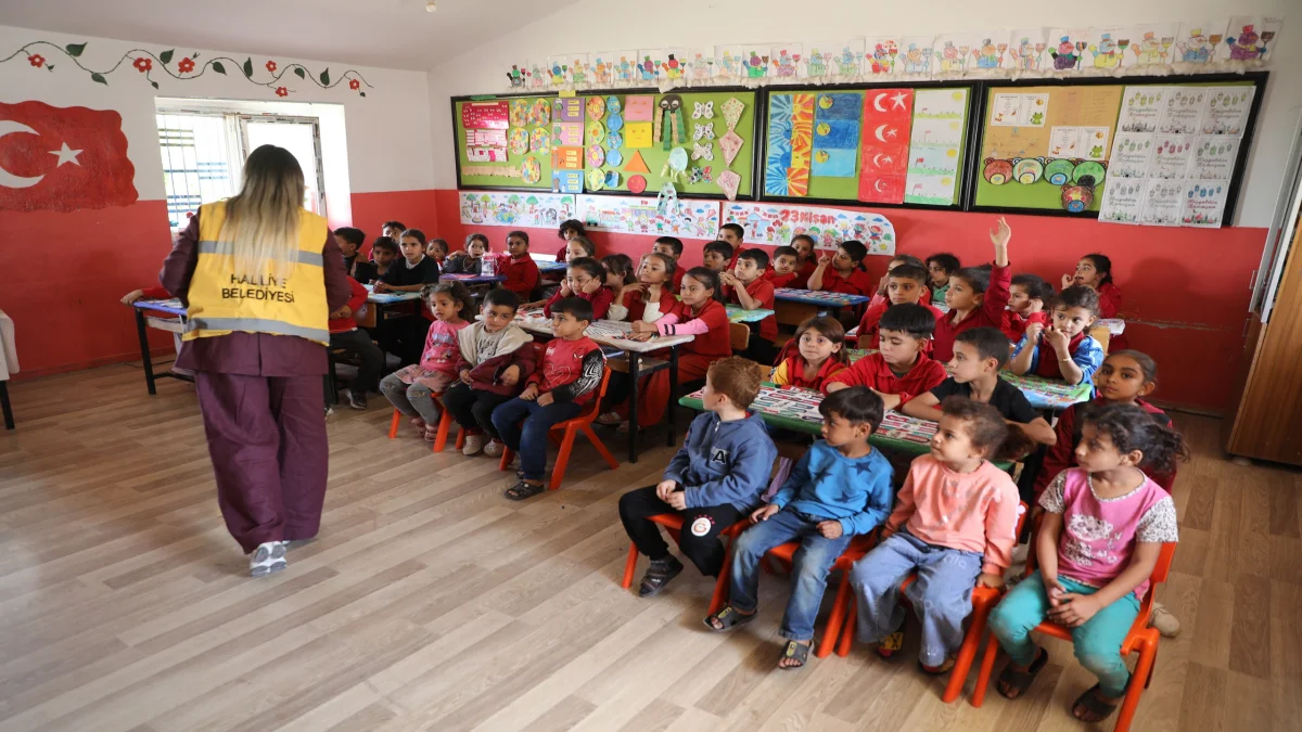 HALİLİYE BELEDİYESİ UZMAN EKİPLERİYLE ÇOCUKLARIN YANINDA