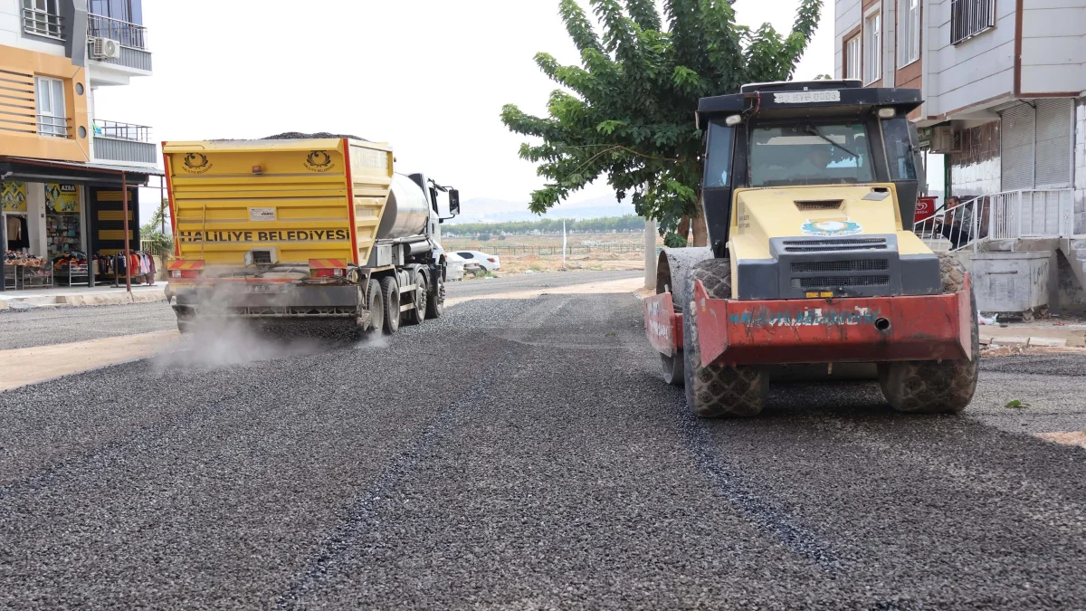HALİLİYE’DE YOLLAR BİR BİR ASFALTLA BULUŞUYOR: KONUKLU MAHALLESİ’NDE ÇALIŞMALAR SÜRÜYOR