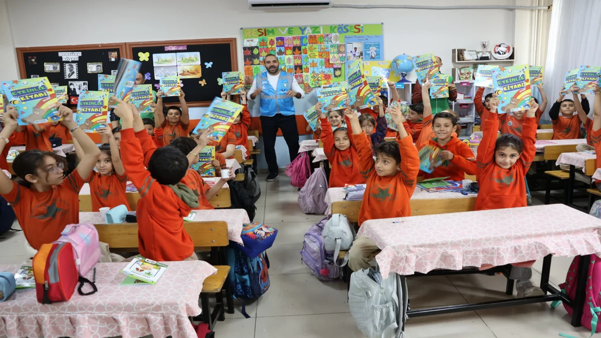 Haliliye'de Öğrencilere Çevre Bilinci Ve Geri Dönüşüm Eğitimleri Veriliyor