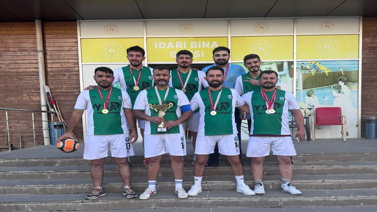 FUTSAL TURNUVASINDA BİRİNCİ OLDULAR! HARRAN'A GURUR YAŞATTILAR 