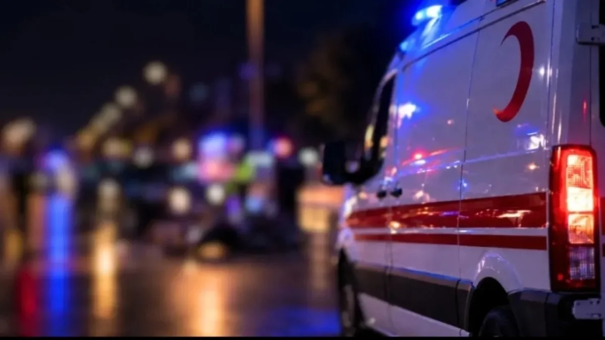 Şanlıurfa’da önce kaldırıma, sonra direğe çarptı: 3 yaralı
