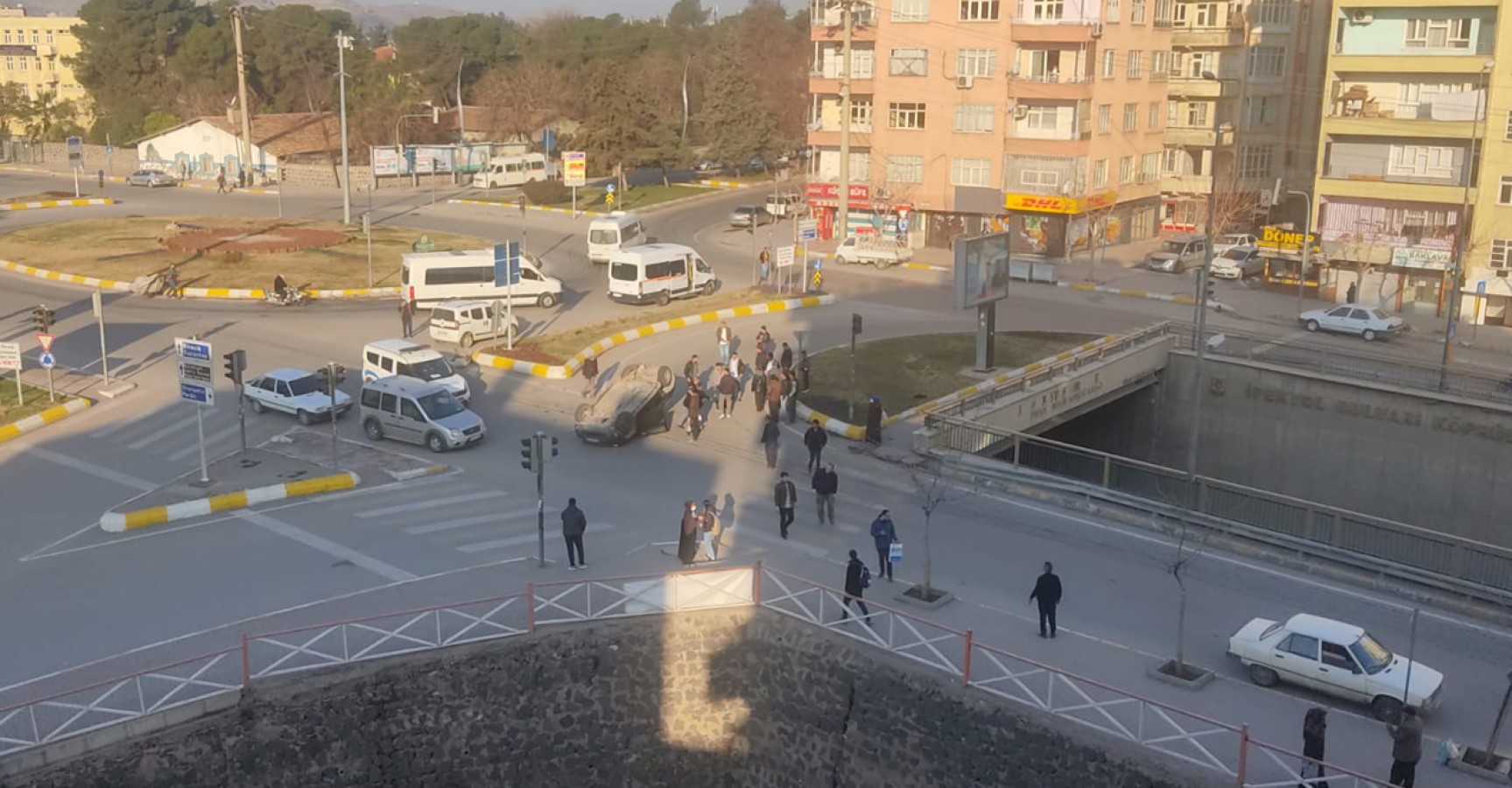 Urfa'da otomobil takla attı!