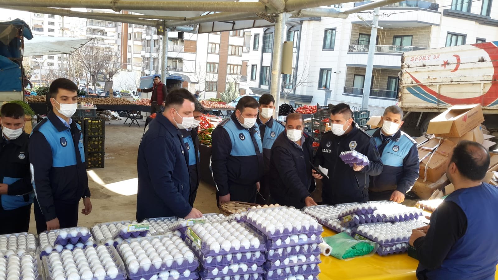 Urfa'da zabıta semt pazarlarını denetledi