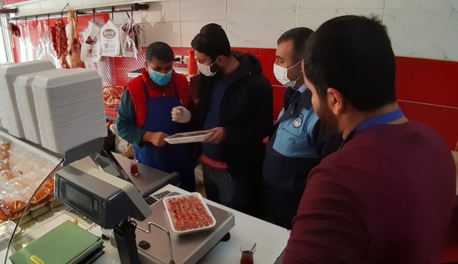 Siverek’te son kullanma tarihi geçmiş ürünler imha edildi