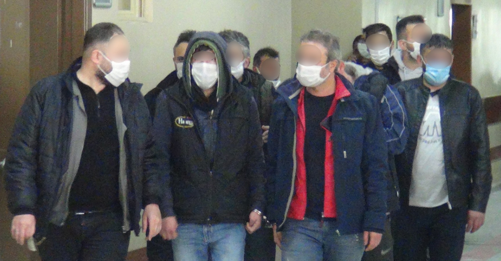 Narkotikten zehir tacirlerine şok baskın! 10 gözaltı