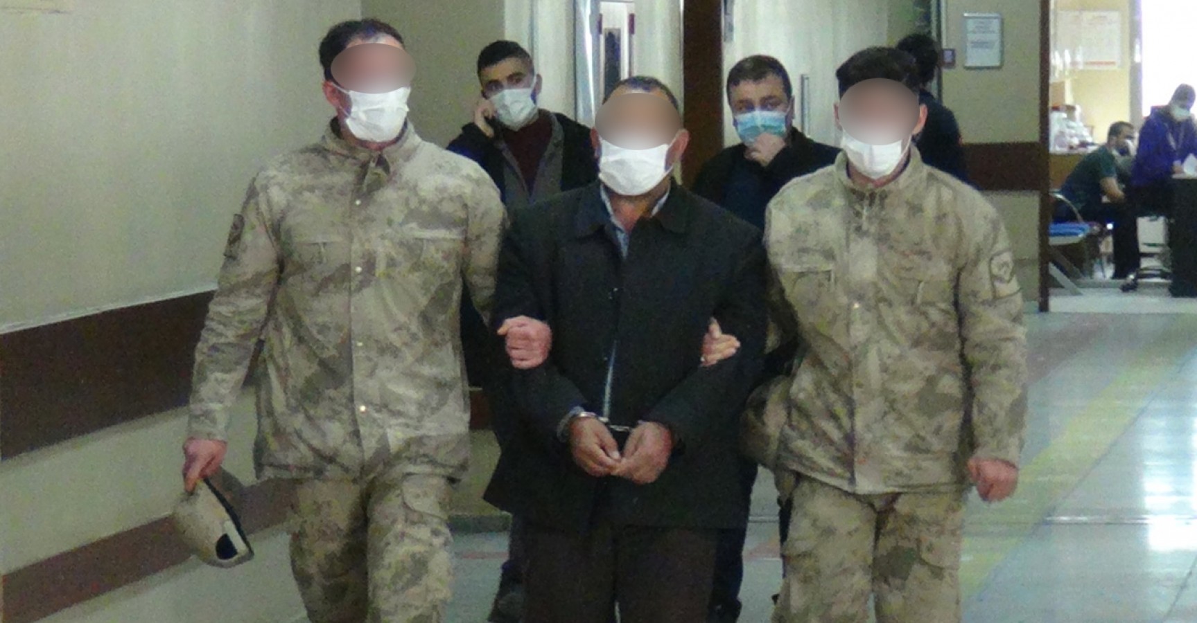 Jandarma personeline mukavemetten gözaltında!