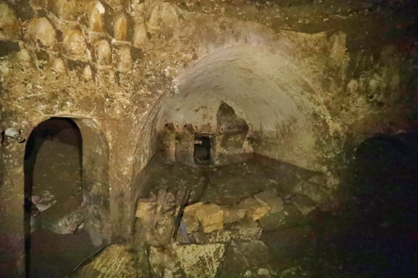 Fotoğraf sanatçısı Alican, tarihi Kızlar Hamamı’nı görüntüledi
