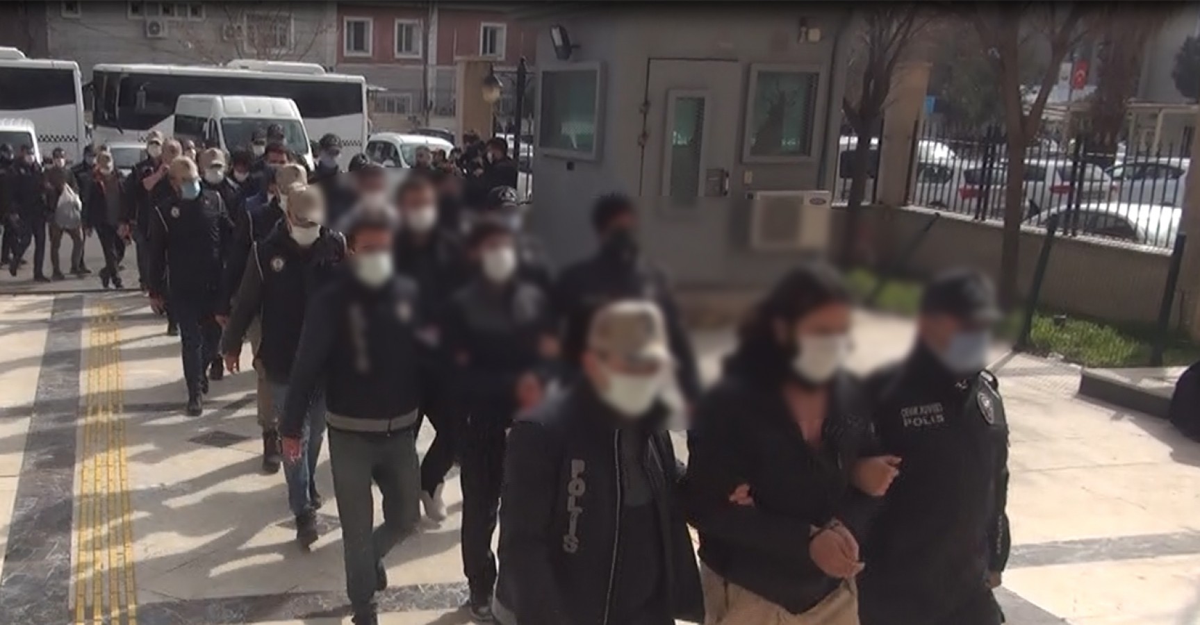 Terörden gözaltına alınanlar adliyeye sevk edildi
