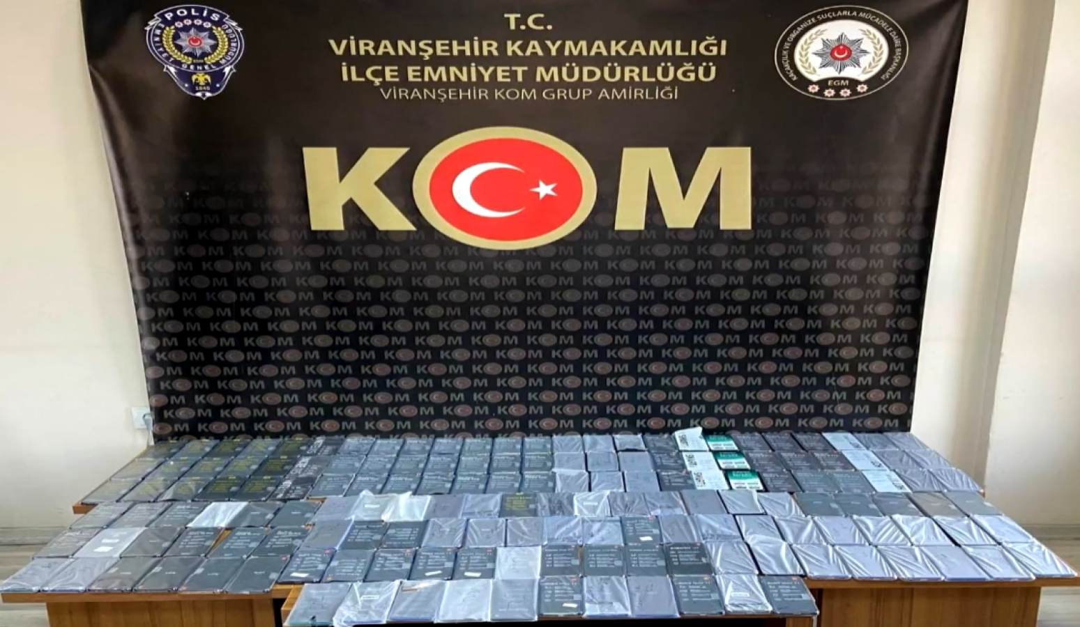 Viranşehir'de kaçak cep telefonu operasyonu