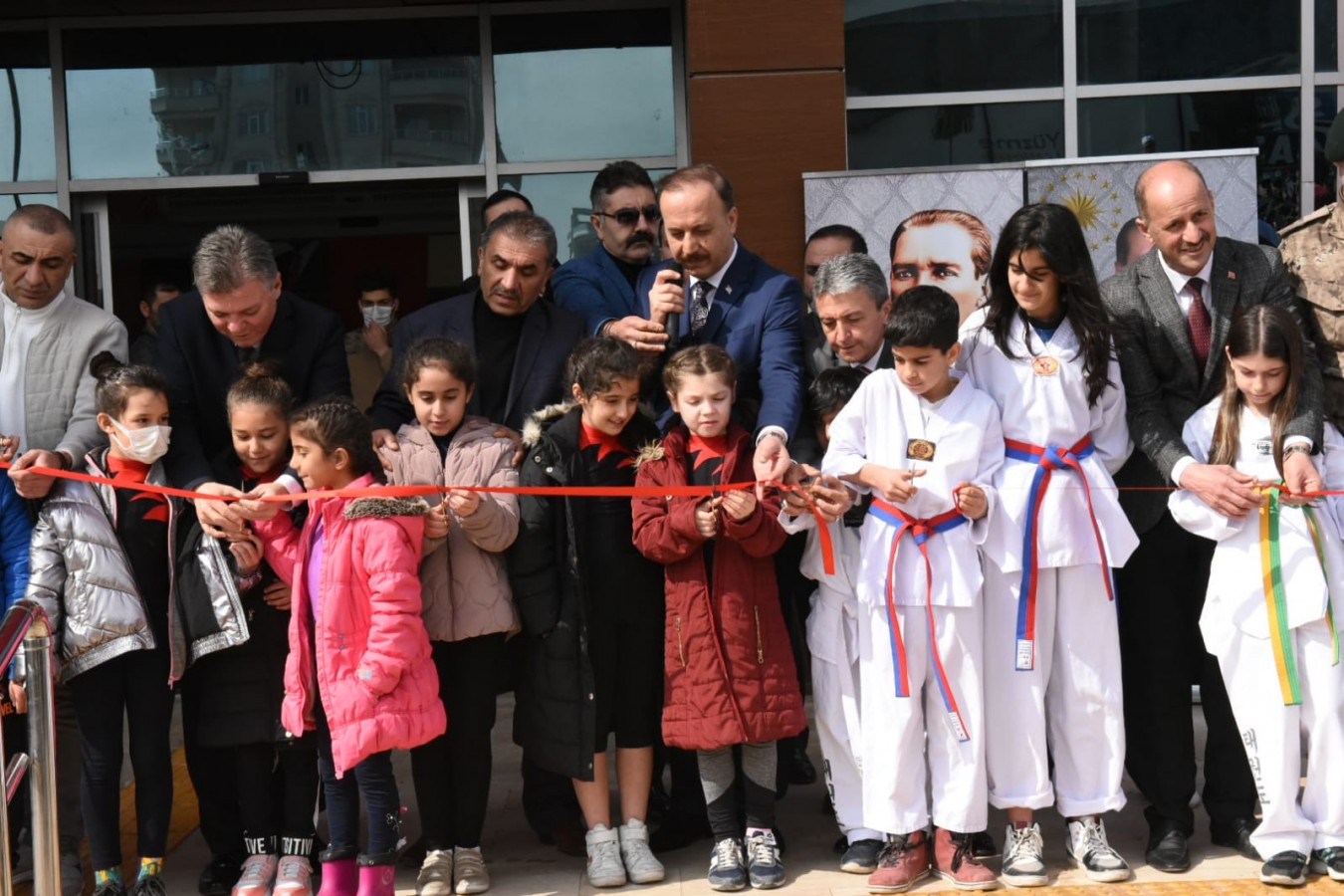 Şehidin adının verildiği spor salonu törenle açıldı