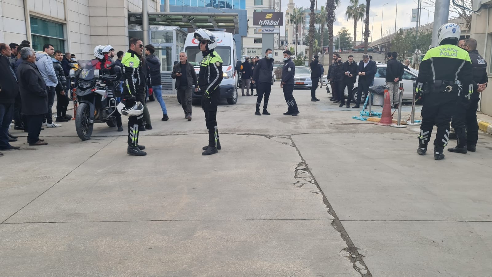 Urfa'da yaralanan polisler başka hastanelere nakledildi