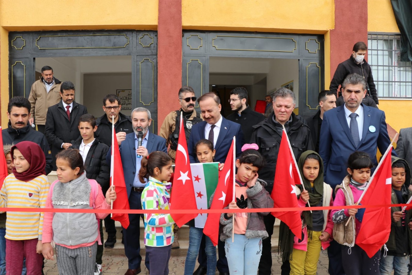 Onarılan okul hizmete girdi