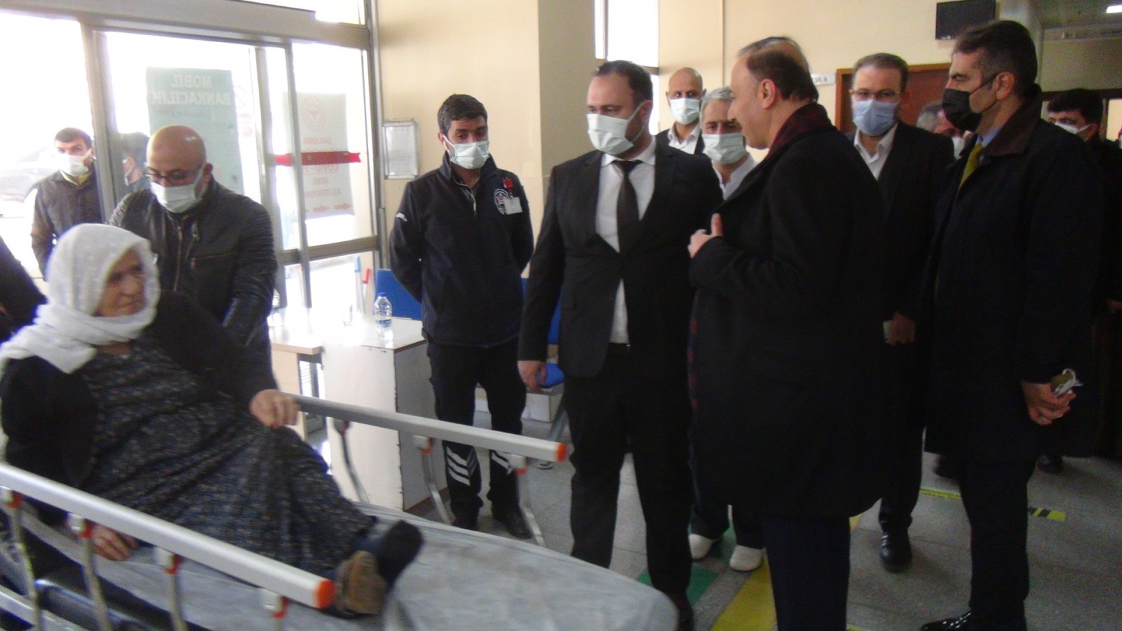 Vali Erin’den sağlıkçıların grevde olduğu hastaneye ziyaret