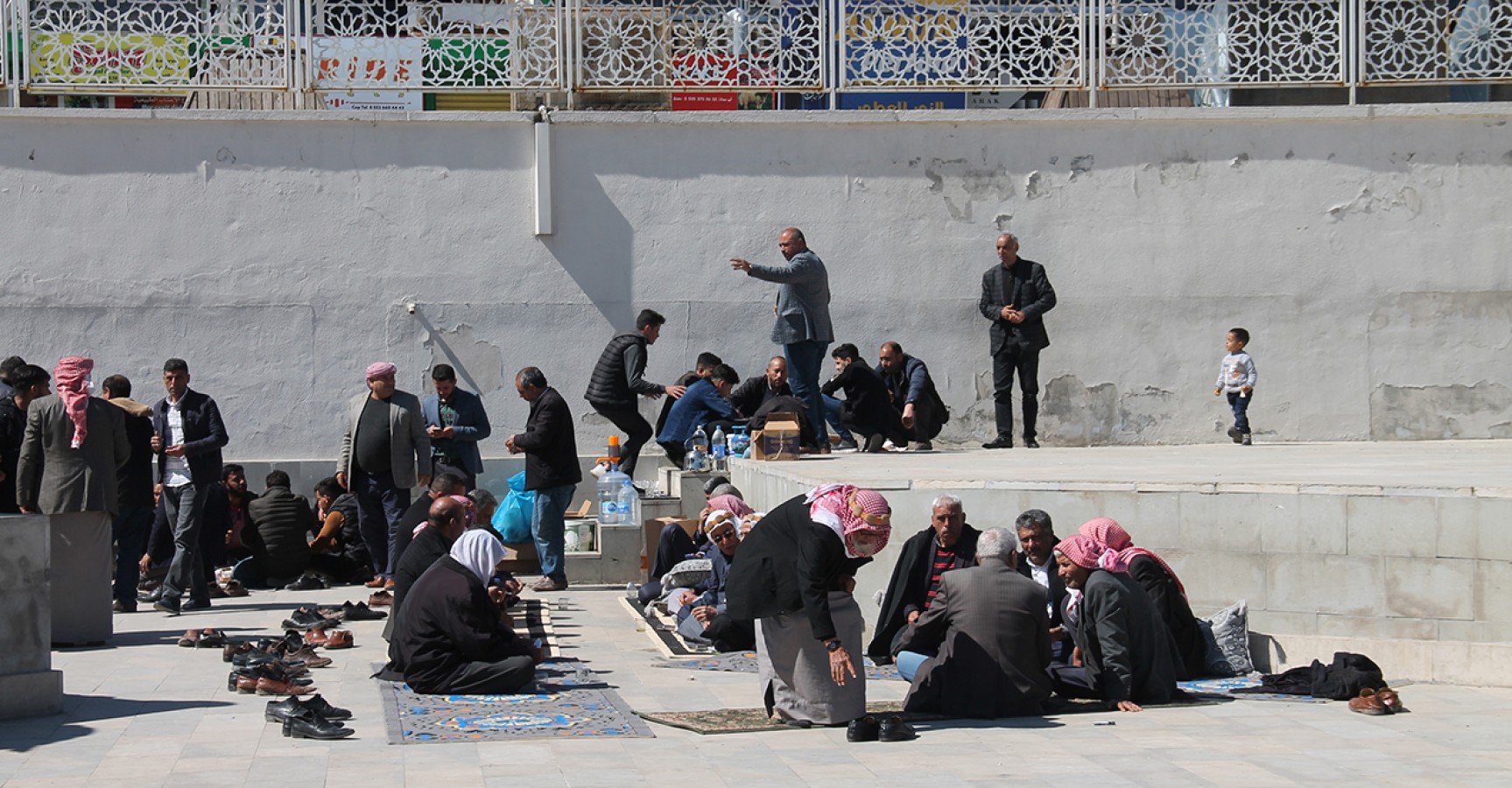 Rabia Meydanı refakatçi meydanına dönüştü