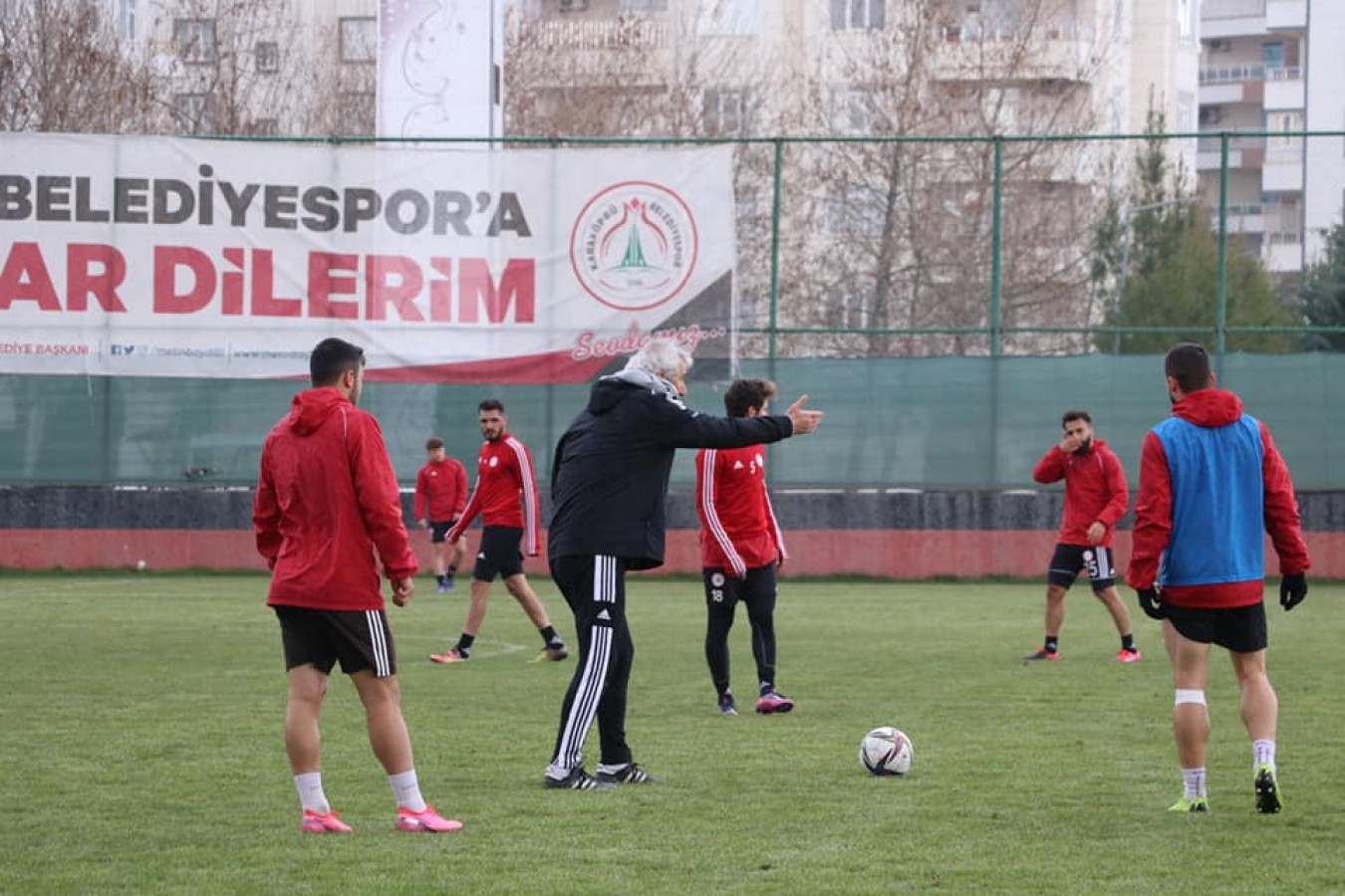 Durmuş Urfa ekibiyle ilk antrenmanına çıktı