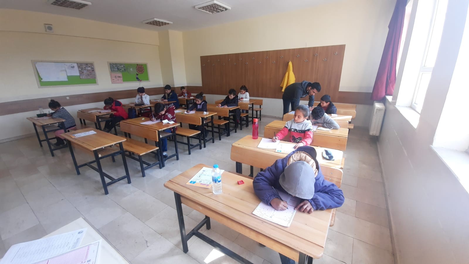 Akçakale'de devlet okulundan özel okul gibi deneme