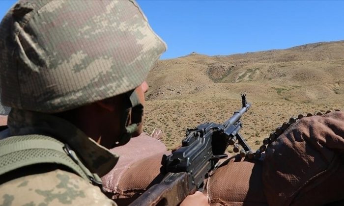 Urfa sınırında saldırı hazırlığındaki teröristler etkisiz hale getirildi