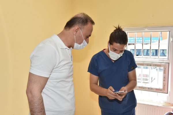 Vali Erin, sağlık çalışanlarını tebrik etti