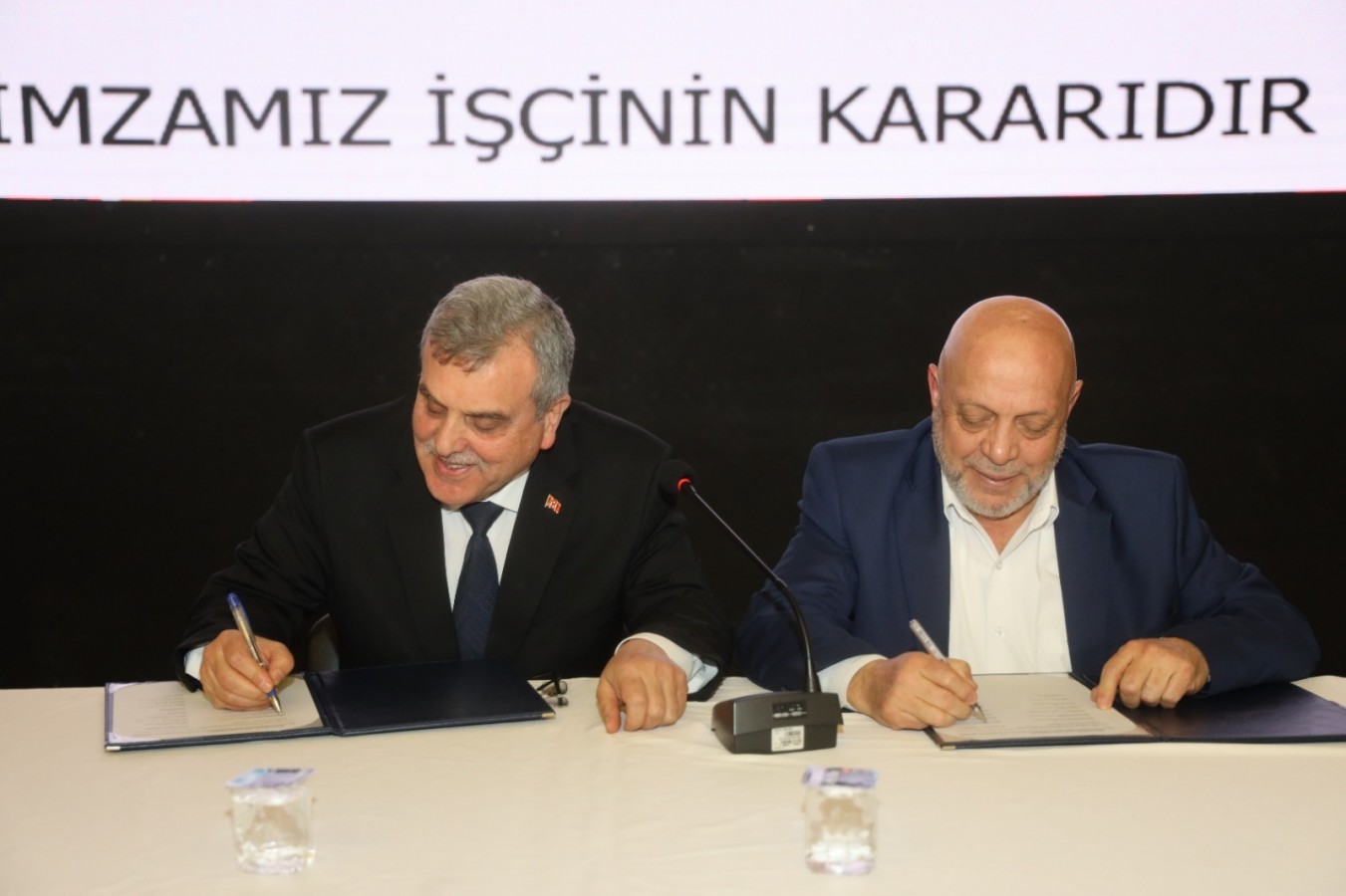Büyükşehir'de kadrolu işçiler için toplu sözleşme sevinci