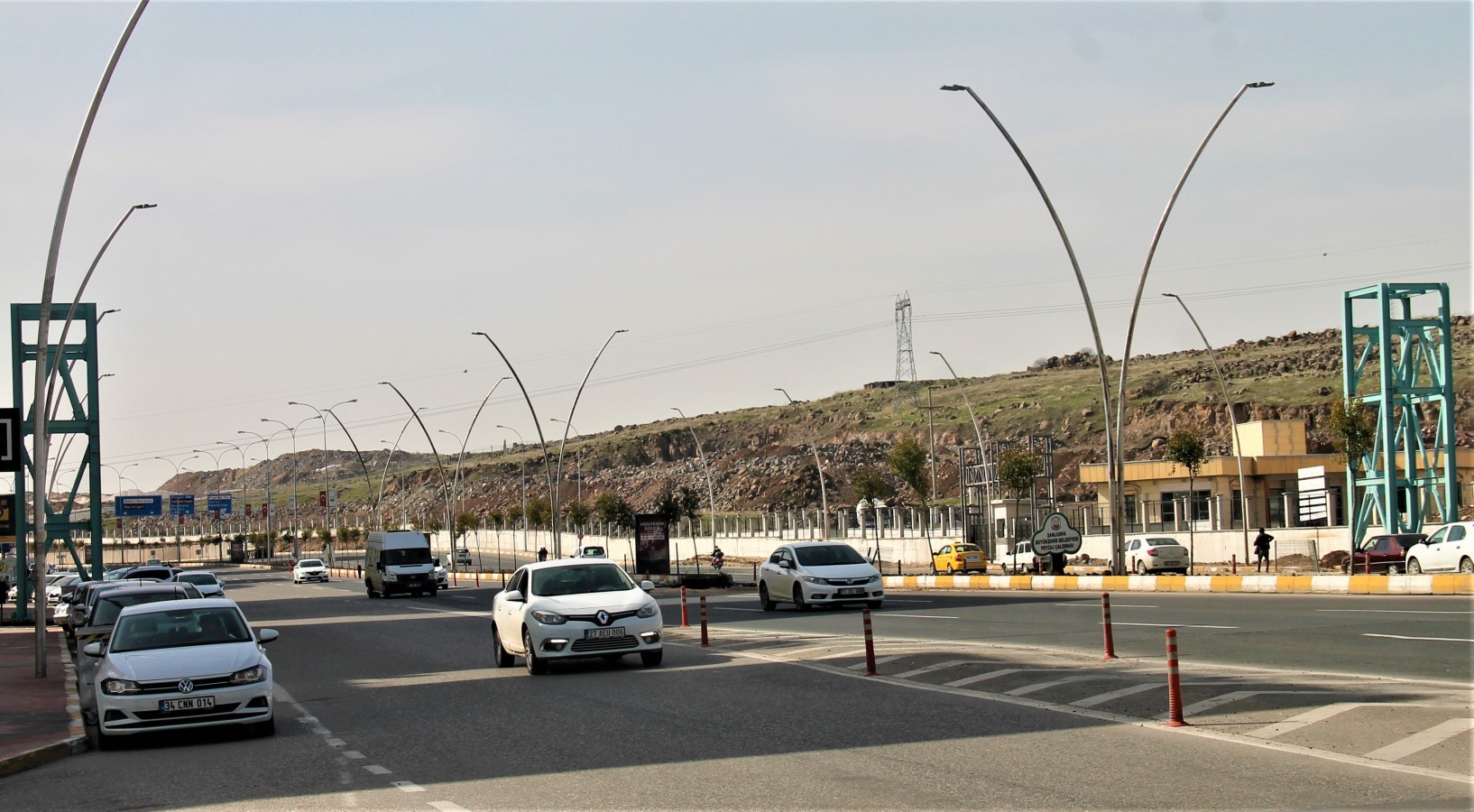 Şanlıurfa’da üst geçit projesinin ayakları yükseliyor