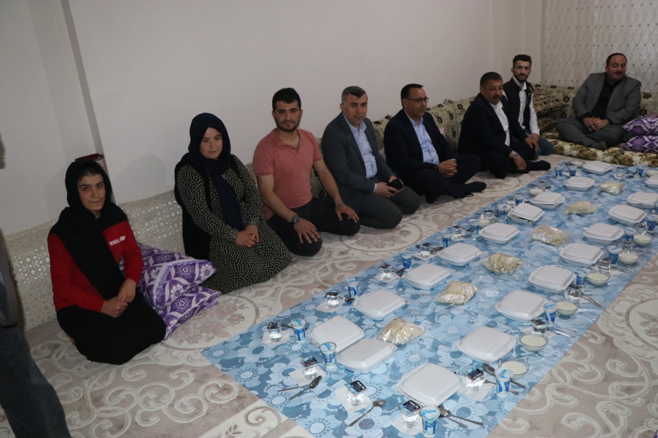 Ekinci’den çat kapı iftar ziyareti