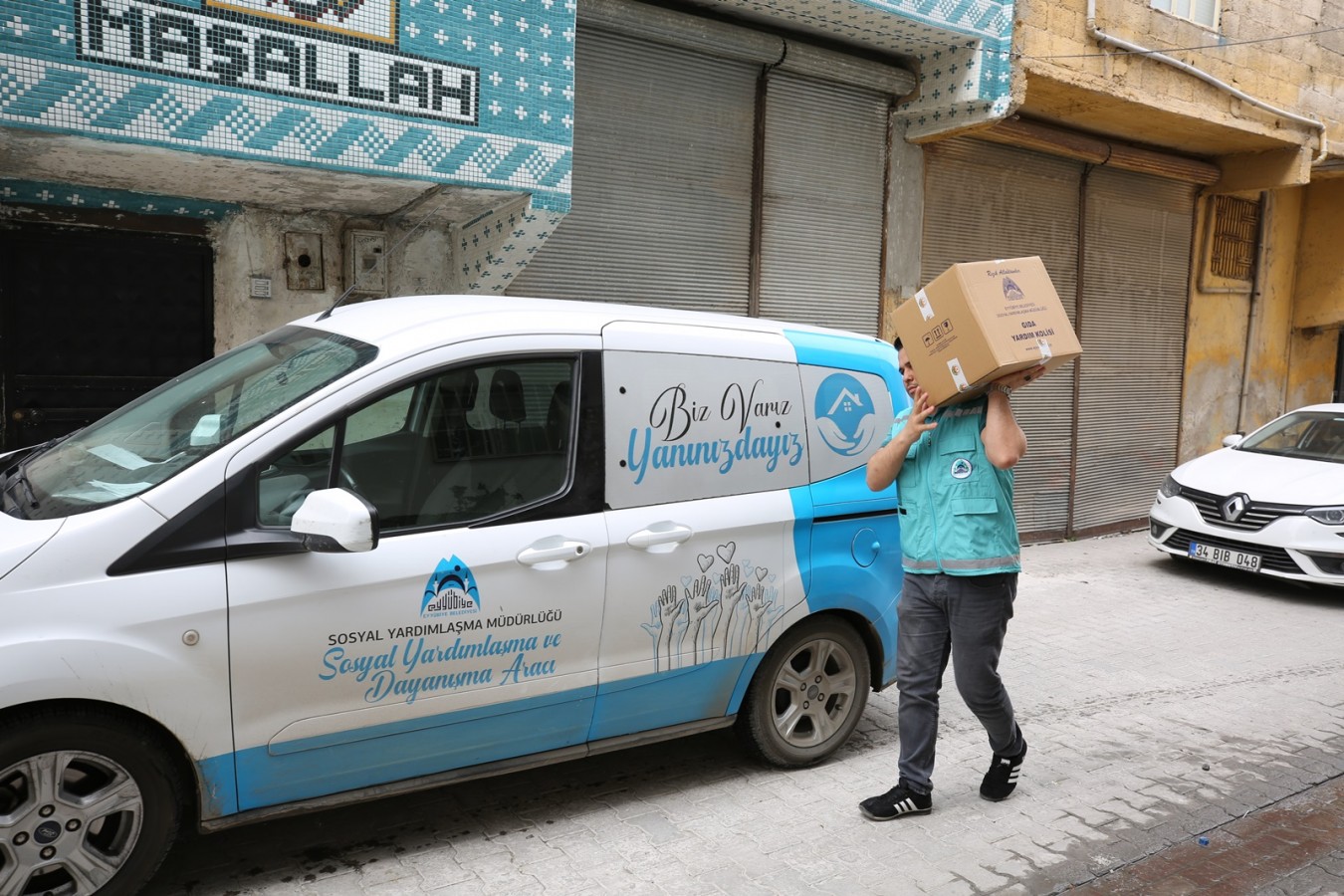 Eyyübiye Belediyesi’nden yardım kolisi