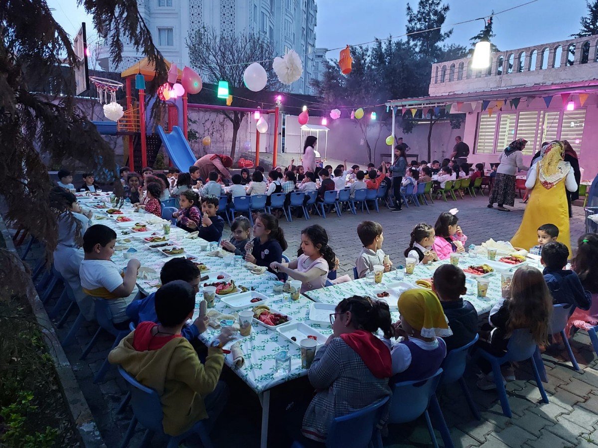 Urfa’da Kur'an Kursu çocukları için iftar programı