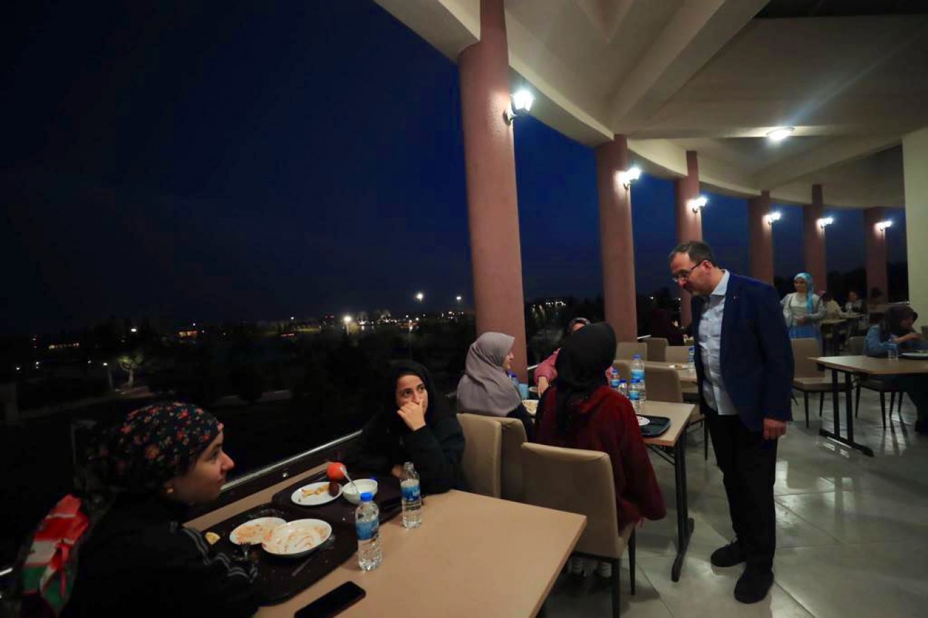 Bakan Kasapoğlu gençlerle buluştu