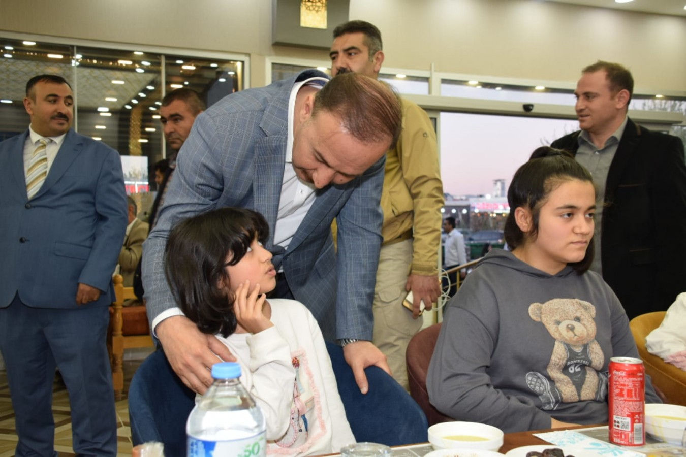 Vali Erin iftarı yetim ve öksüz çocuklarla yaptı