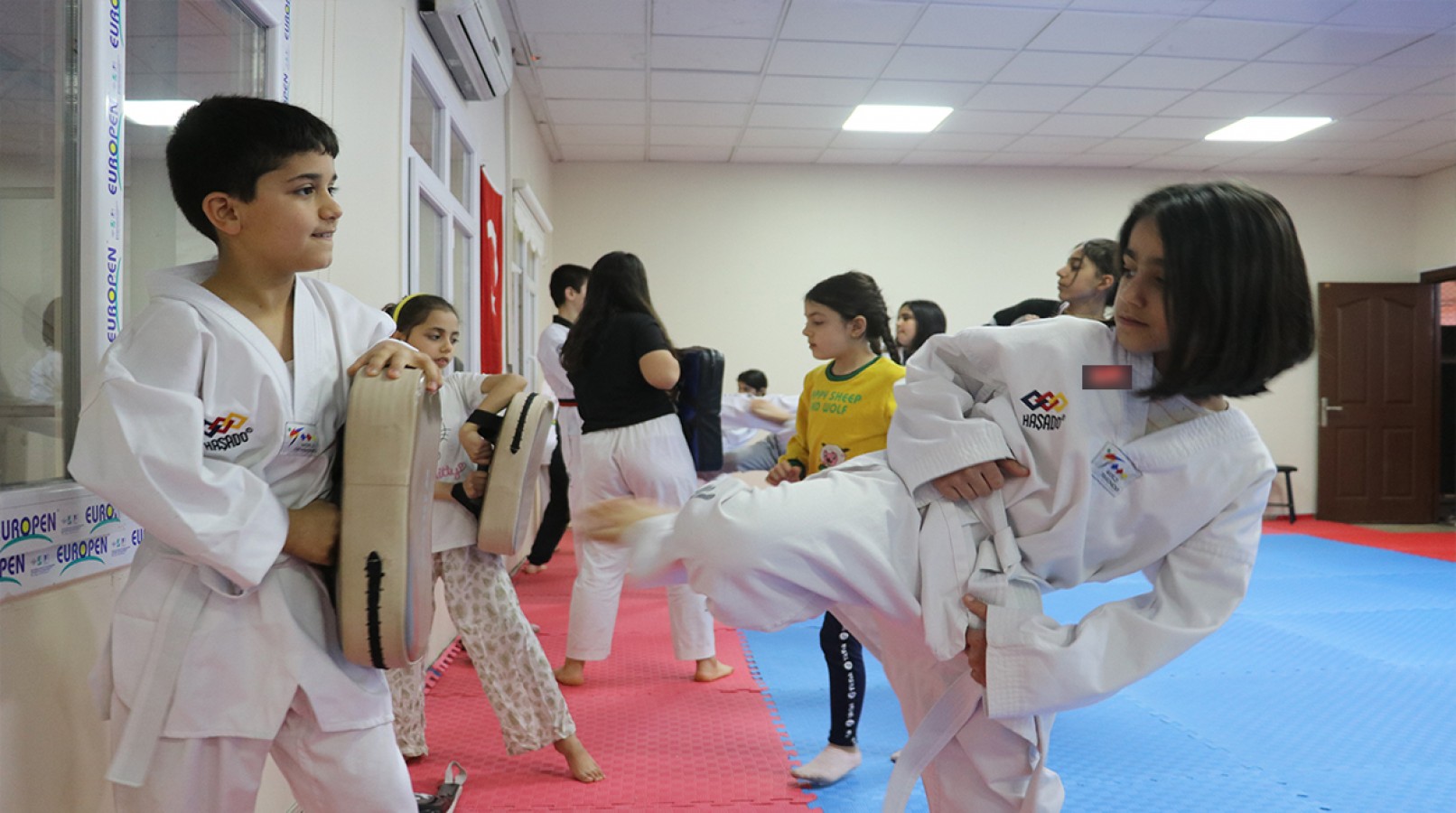 Karaköprü'de öğrenciler ara tatili sporla değerlendiriyorlar